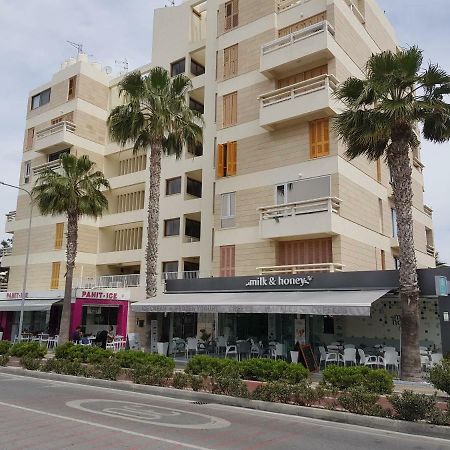 Haig'S Dream Flat On The Beach Larnaca Dış mekan fotoğraf